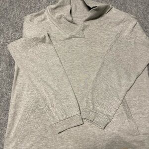 Women's Light Gray Scoop-Neck Pullover Sweater